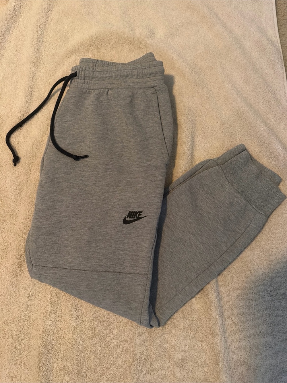 Men’s Nike Tech Fleece jogger pants- Medium
